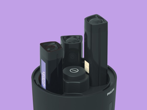 Người phụ nữ ở ngoài trời, tận hưởng sự thoải mái của tai nghe Philips Fidelio