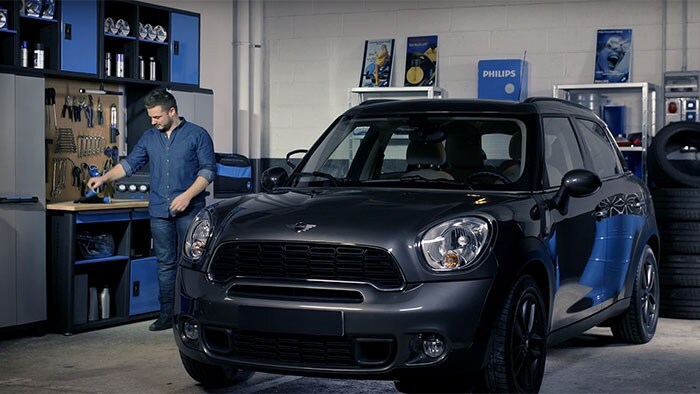 Cách thay bóng đèn pha trên Mini Cooper Countryman